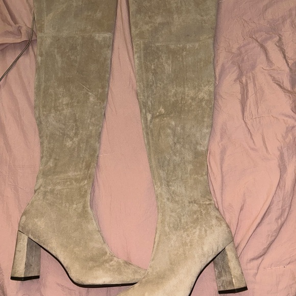 Jeffrey Campbell Suede Boot. - Picture 6 of 10